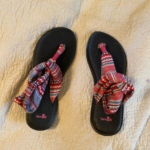 Sanuk Thong Sandals Size 10 with Pink Print!